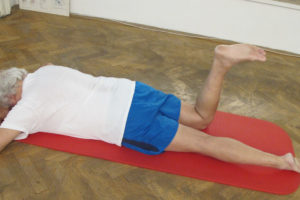 Antischwerkraft Fuß Explorationsübung Pilates Körperbewusstheitstraining therapeutische Übungen Trainingsoptimierung Zentralnervensystem Rückenmuskulatur Beckenausrichtung Fußgründung