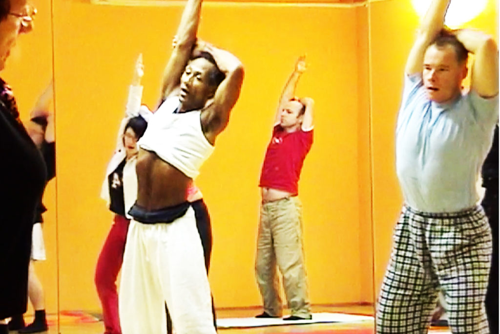oberer Rücken Entspannung therapeutisch Bewegung Intonation rhythmisches Muster Übung Training Pilates Körperachtsamkeit